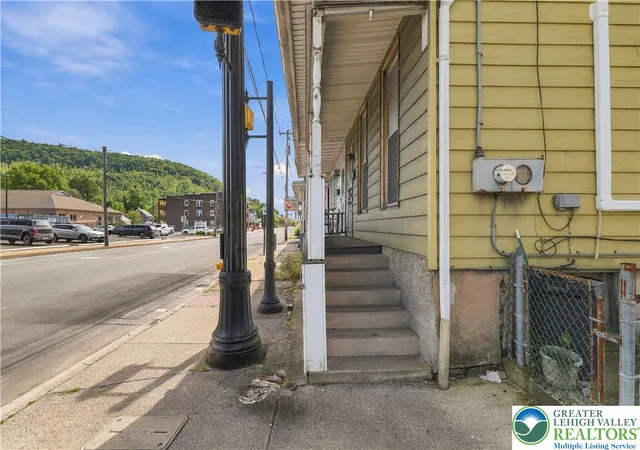 Photo 3 of Townhouse for sale at 200 Center St, Schuylkill, PA 18252 | MLS# 784534 | Listing updated on 2026-09-16