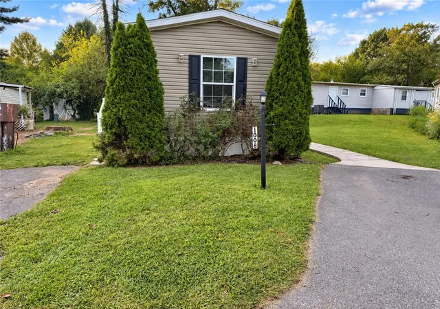Photo 2 of Manufactured home for sale at 1008 Cherry Tree Xing, Breinigsville, PA 18031 | MLS# 784533 | Listing updated on 2026-09-15