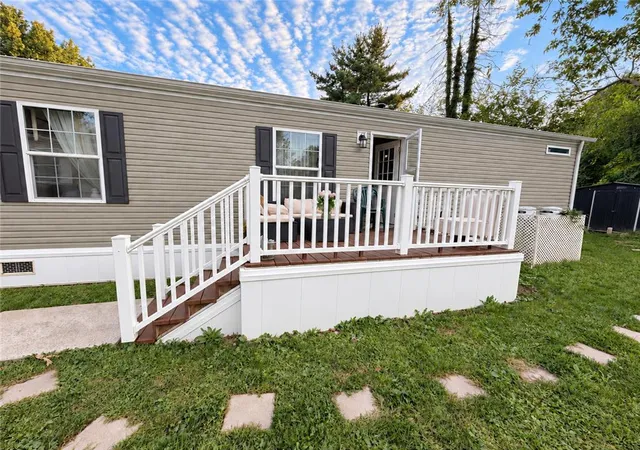 Photo 3 of Manufactured home for sale at 1008 Cherry Tree Xing, Breinigsville, PA 18031 | MLS# 784533 | Listing updated on 2026-09-15