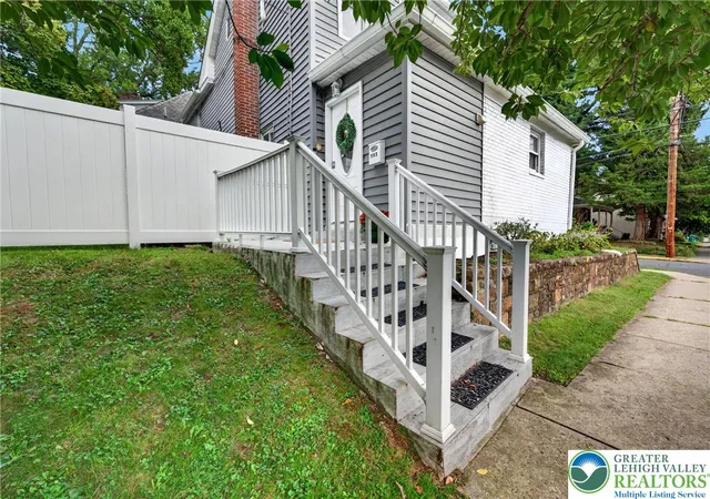 Photo 3 of Single family home for sale at 903 Seneca St, Fountain Hill, PA 18015 | MLS# 784468 | Listing updated on 2026-09-24