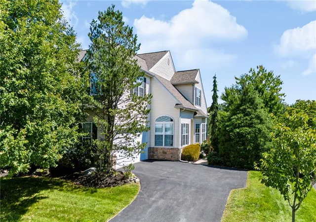 Photo 1 of Sale Pending at 9 Willow Dr, Easton, PA 18045 | MLS# 784034 | Listing updated on 2026-09-24