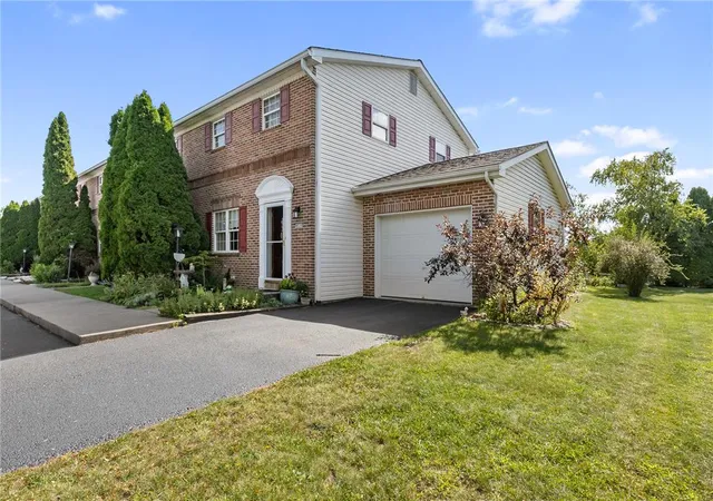 Photo 3 of Sale Pending at 4930 Shawnee Ct, Schnecksville, PA 18078 | MLS# 784555 | Listing updated on 2026-10-05