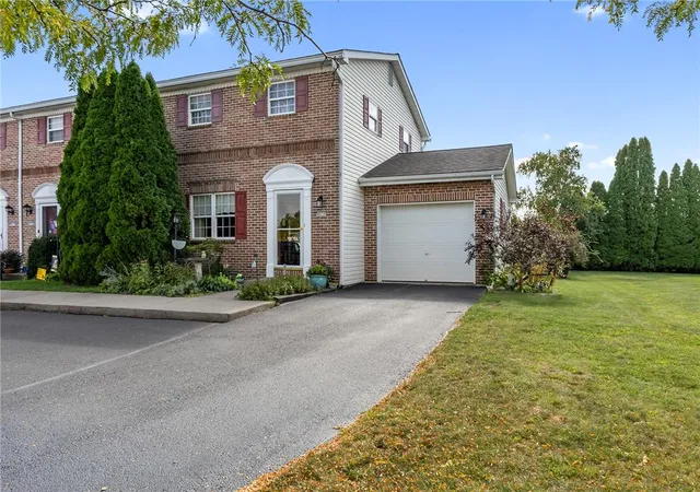 Photo 3 of Sale Pending at 4930 Shawnee Ct, Schnecksville, PA 18078 | MLS# 784555 | Listing updated on 2026-10-05