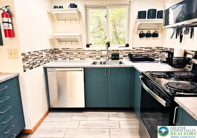 Photo 3 of Single family home for sale at 1358 Winding Way, Tobyhanna, PA 18466 | MLS# 784447 | Listing updated on 2026-09-17