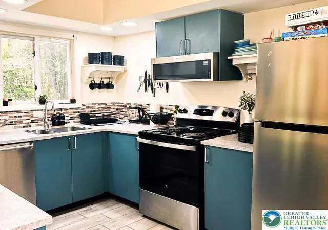 Photo 3 of Single family home for sale at 1358 Winding Way, Tobyhanna, PA 18466 | MLS# 784447 | Listing updated on 2026-09-17