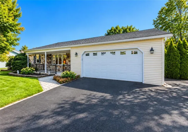 Photo 2 of Sale Pending at 3915 Hecktown Rd, Bethlehem, PA 18020 | MLS# 784077 | Listing updated on 2026-09-27