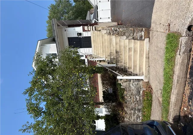 Photo 3 of Single family home for sale at 7 E Plainfield, Pen Argyl, PA 18072 | MLS# 784580 | Listing updated on 2026-09-29