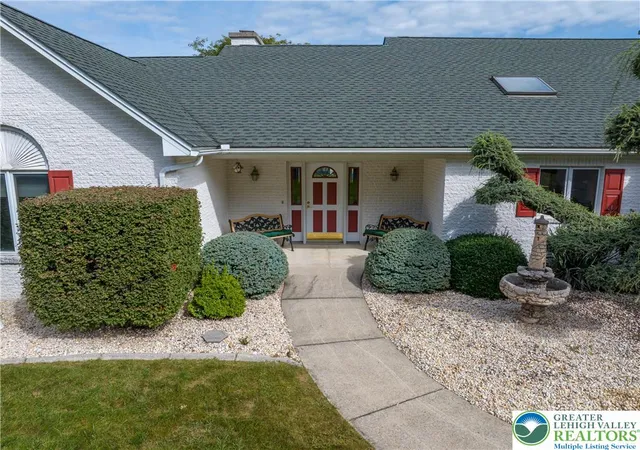 Photo 2 of Single family home for sale at 3231 Fairland Dr, Schnecksville, PA 18078 | MLS# 784610 | Listing updated on 2026-09-23