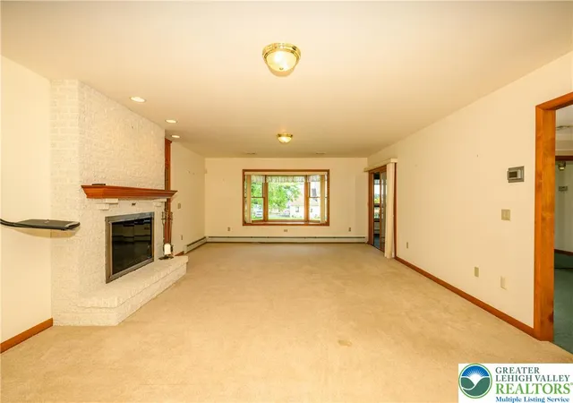 Photo 3 of Single family home for sale at 3231 Fairland Dr, Schnecksville, PA 18078 | MLS# 784610 | Listing updated on 2026-09-23