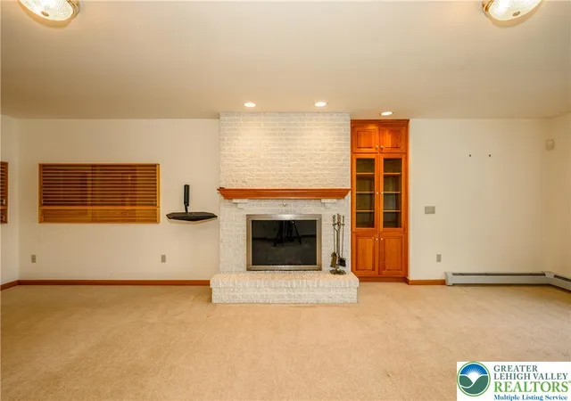Photo 4 of Single family home for sale at 3231 Fairland Dr, Schnecksville, PA 18078 | MLS# 784610 | Listing updated on 2026-09-23