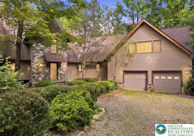 Photo 3 of Single family home for sale at 131 Ski Hvn Dr, Cresco, PA 18326 | MLS# 784412 | Listing updated on 2026-09-22