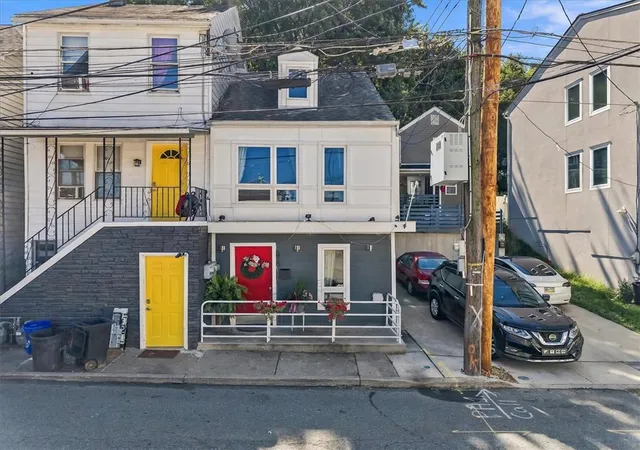 Photo 1 of Single family home for sale at 676 Pine St, Easton, PA 18042 | MLS# 784408 | Listing updated on 2026-10-20