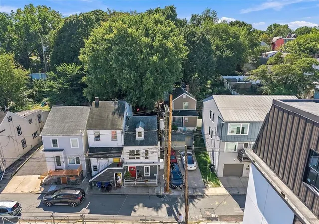 Photo 3 of Single family home for sale at 676 Pine St, Easton, PA 18042 | MLS# 784408 | Listing updated on 2026-09-20
