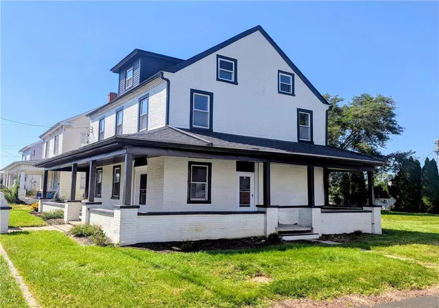 Photo 3 of Single family home for sale at 2815 Willow St, Coplay, PA 18037 | MLS# 783245 | Listing updated on 2026-10-03