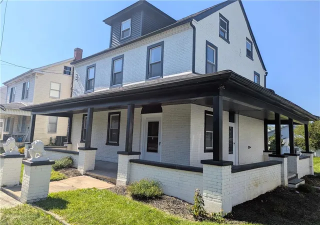 Photo 3 of Single family home for sale at 2815 Willow St, Coplay, PA 18037 | MLS# 783245 | Listing updated on 2026-10-03