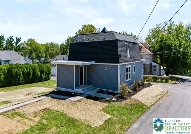 Photo 3 of Single family home for sale at 3105 Washington St, Bethlehem, PA 18020 | MLS# 784597 | Listing updated on 2026-09-21
