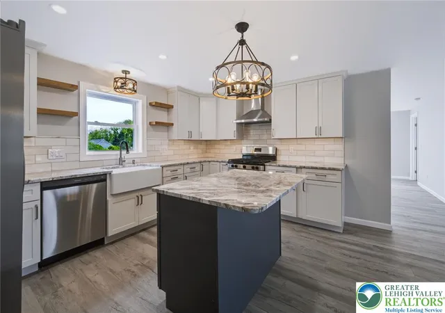 Photo 4 of Single family home for sale at 3105 Washington St, Bethlehem, PA 18020 | MLS# 784597 | Listing updated on 2026-09-21