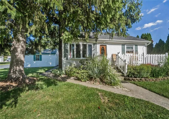 Photo 3 of Sale Pending at 927 Summit St, Bethlehem, PA 18015 | MLS# 784622 | Listing updated on 2026-10-02