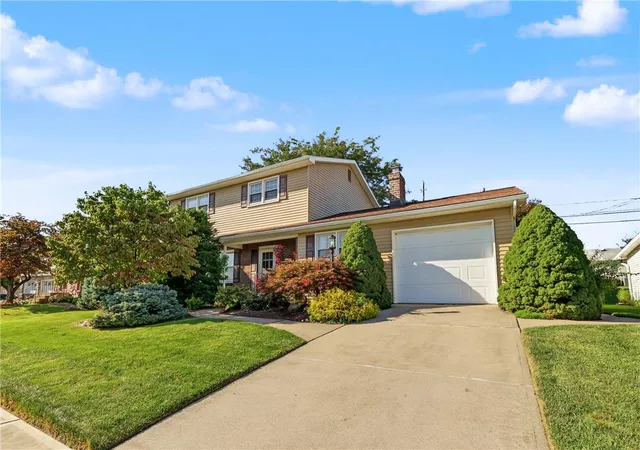 Photo 2 of Sale Pending at 1304 Dalehurst Dr, Bethlehem, PA 18018 | MLS# 784629 | Listing updated on 2026-10-07