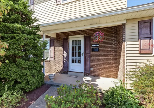 Photo 3 of Sale Pending at 1304 Dalehurst Dr, Bethlehem, PA 18018 | MLS# 784629 | Listing updated on 2026-10-07