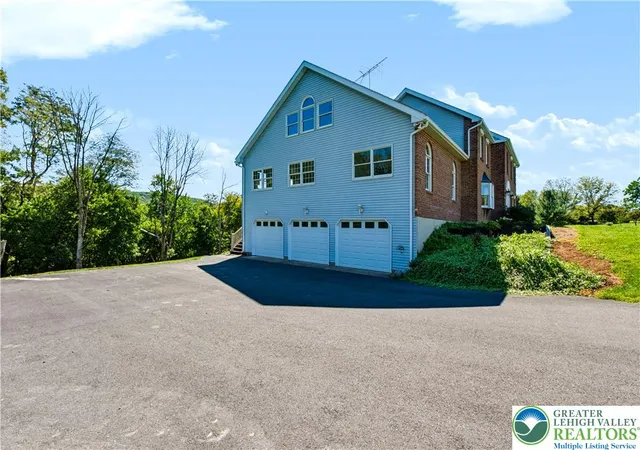Photo 3 of Single family home for sale at 1556 Farmersville Rd, Bethlehem, PA 18020 | MLS# 784665 | Listing updated on 2026-09-17