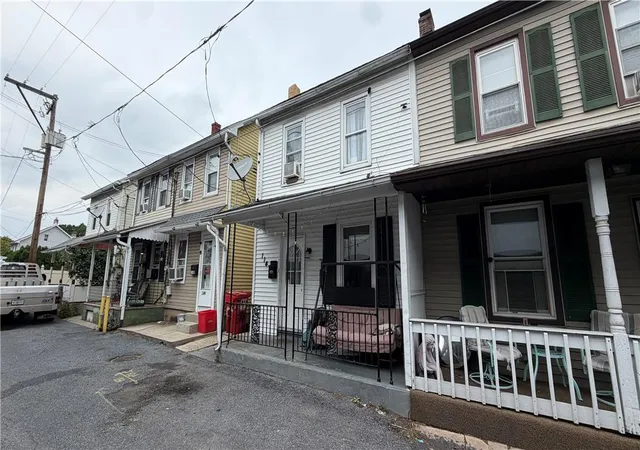Photo 3 of Sale Pending at 1147 Railroad St, Catasauqua, PA 18032 | MLS# 784713 | Listing updated on 2026-09-25