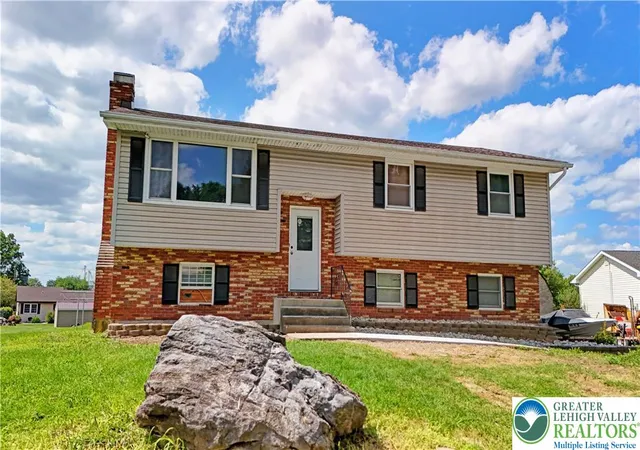 Photo 1 of Sale Pending at 467 W Locust Ln, Nazareth, PA 18064 | MLS# 784734 | Listing updated on 2026-10-02