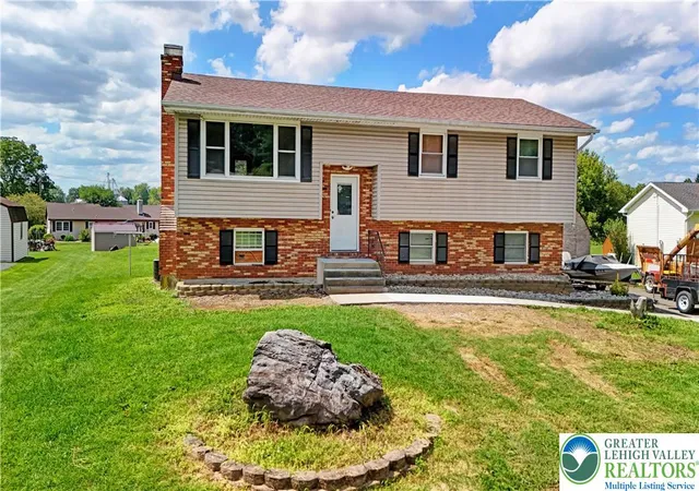 Photo 2 of Sale Pending at 467 W Locust Ln, Nazareth, PA 18064 | MLS# 784734 | Listing updated on 2026-10-02