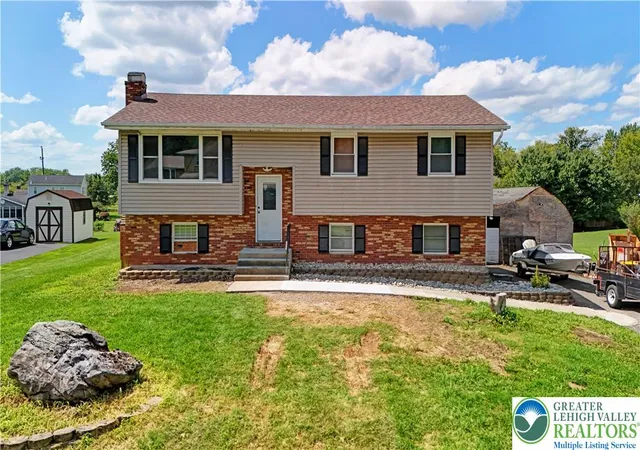 Photo 3 of Sale Pending at 467 W Locust Ln, Nazareth, PA 18064 | MLS# 784734 | Listing updated on 2026-10-02