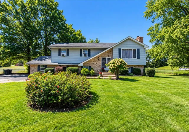 Photo 1 of Single family home for sale at 121 Scenic Ct, Mount Bethel, PA 18343 | MLS# 784738 | Listing updated on 2026-09-27