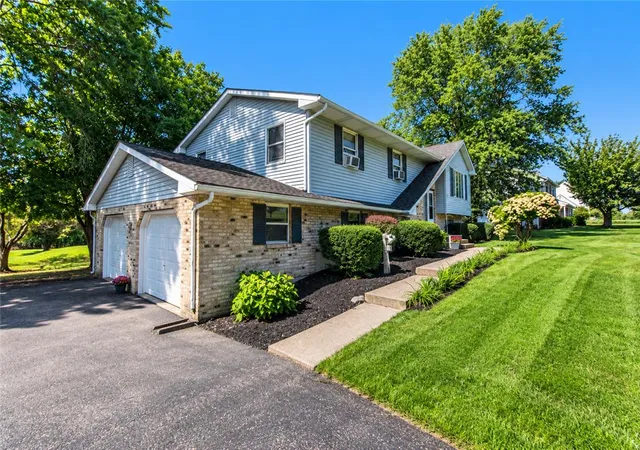 Photo 3 of Single family home for sale at 121 Scenic Ct, Mount Bethel, PA 18343 | MLS# 784738 | Listing updated on 2026-09-27