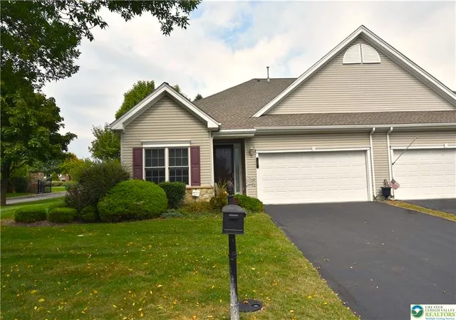 Photo 1 of Single family home for sale at 40 Glenmoor Cir N, Easton, PA 18045 | MLS# 784644 | Listing updated on 2026-09-27