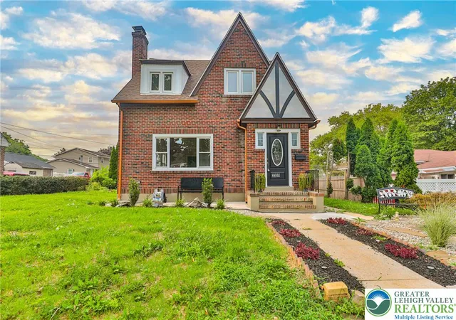 Photo 3 of Single family home for sale at 2309 W Washington St, Allentown, PA 18104 | MLS# 784748 | Listing updated on 2026-09-18