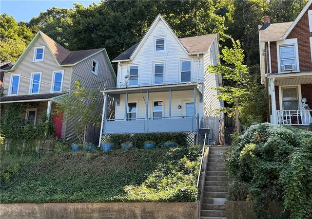 Photo 1 of Single family home for sale at 975 Wyandotte St, Bethlehem, PA 18015 | MLS# 784779 | Listing updated on 2026-09-18