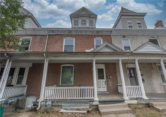 Townhouse for sale at 233 E Goepp St, Bethlehem, PA 18018 | MLS# 784690