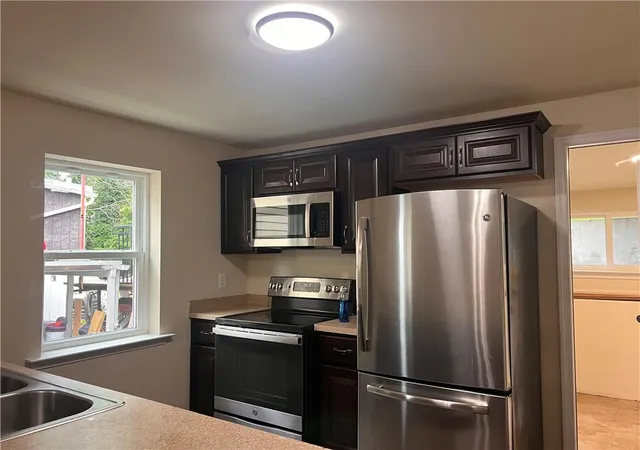 Photo 3 of Single family home for sale at 811 Vernon St, Bethlehem, PA 18015 | MLS# 784785 | Listing updated on 2026-09-22