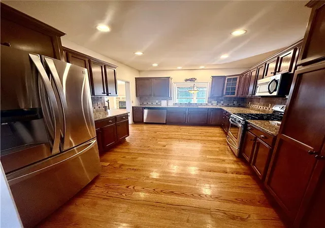 Photo 3 of Townhouse for sale at 50 Hillside Ct, Easton, PA 18045 | MLS# 784725 | Listing updated on 2026-09-19