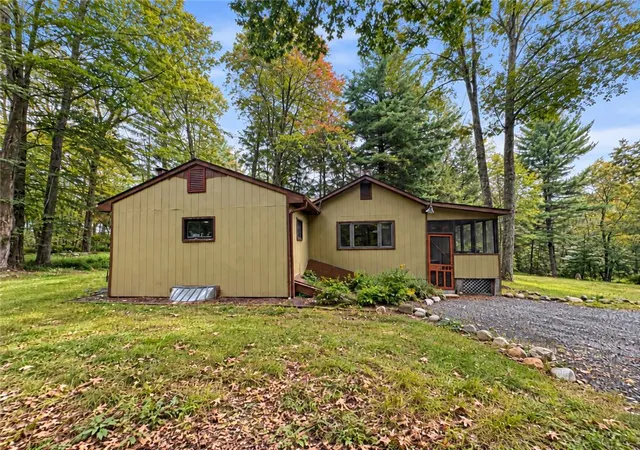 Photo 2 of Sale Pending at 131 Toby Crk Ln, Tobyhanna Twp, PA 18610 | MLS# 784805 | Listing updated on 2026-10-06