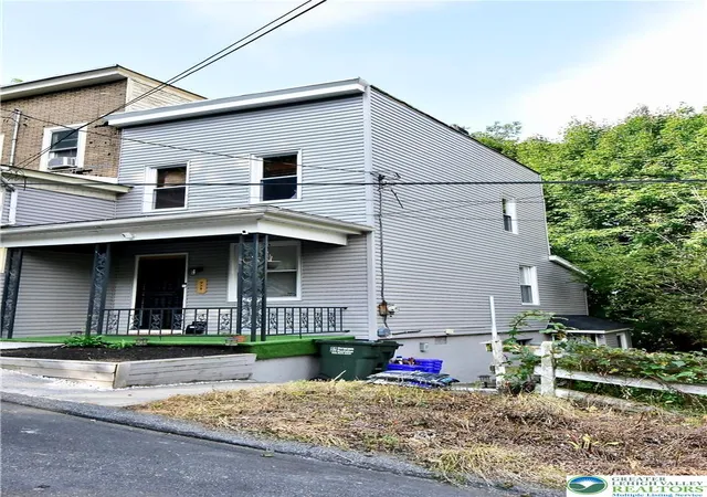 Photo 1 of Townhouse for sale at 928 Vernon St, Bethlehem, PA 18015 | MLS# 784647 | Listing updated on 2026-09-22