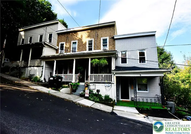 Photo 2 of Townhouse for sale at 928 Vernon St, Bethlehem, PA 18015 | MLS# 784647 | Listing updated on 2026-09-22