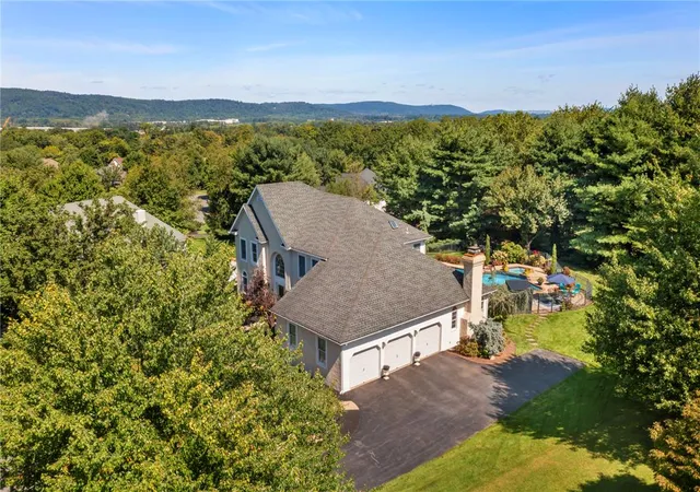 Photo 3 of Sale Pending at 5221 Aberdene St, Center Valley, PA 18034 | MLS# 783484 | Listing updated on 2026-09-29
