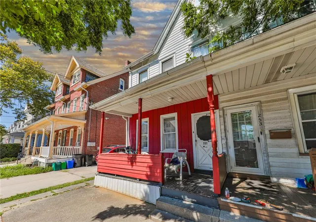 Photo 3 of Single family home for sale at 251 E Goepp St, Bethlehem, PA 18018 | MLS# 784792 | Listing updated on 2026-09-21