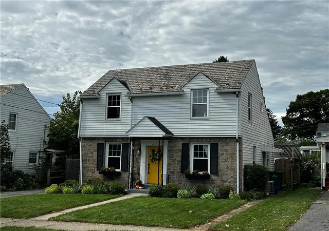 Photo 2 of Single family home for sale at 937 Elm St, Bethlehem, PA 18018 | MLS# 784833 | Listing updated on 2026-09-29