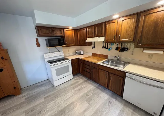 Photo 4 of Sale Pending at 1335 Jefferson St, Hellertown, PA 18055 | MLS# 784698 | Listing updated on 2026-10-01