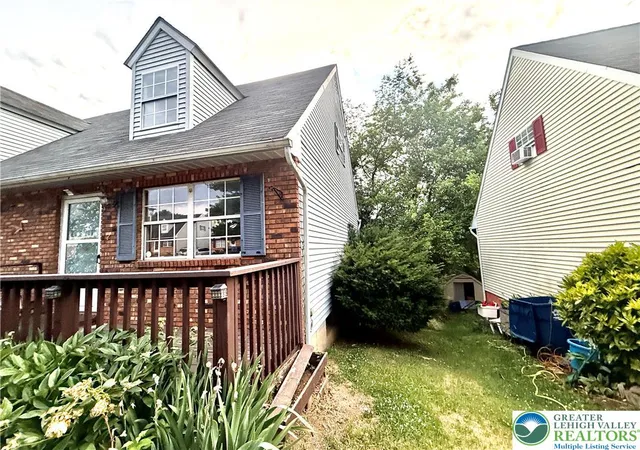 Photo 2 of Single family home for sale at 7 W Pittston St, Allentown, PA 18103 | MLS# 784894 | Listing updated on 2026-10-05