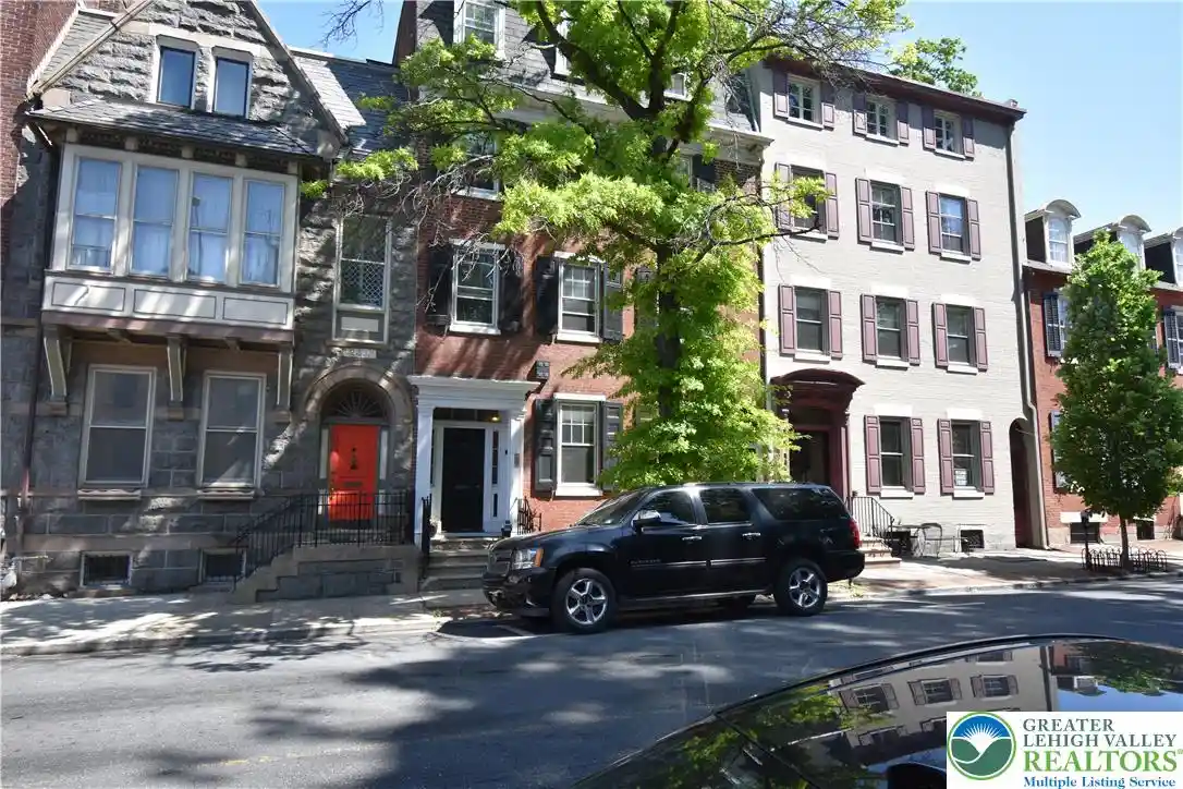Listing Photo 2 - Condo for sale in 241 Spring Gdn St located at 241 Spring Gdn St, Easton, PA 18042 - Unit 241 Spring Garden St