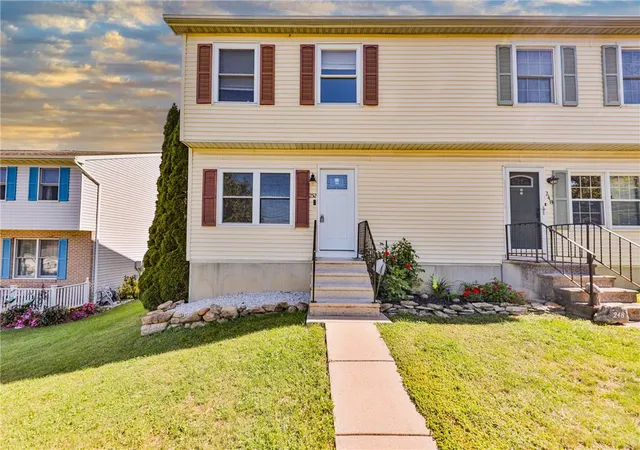 Photo 2 of Single family home for sale at 252 Whiteoak St, Kutztown, PA 19530 | MLS# 784803 | Listing updated on 2026-09-21