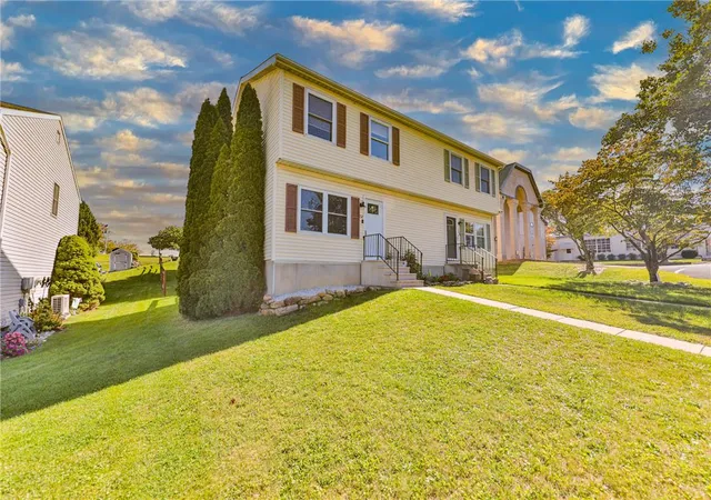 Photo 3 of Single family home for sale at 252 Whiteoak St, Kutztown, PA 19530 | MLS# 784803 | Listing updated on 2026-09-21