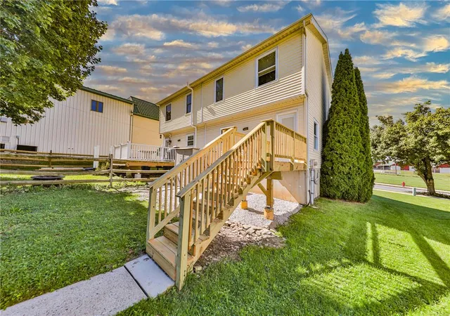 Photo 3 of Single family home for sale at 252 Whiteoak St, Kutztown, PA 19530 | MLS# 784803 | Listing updated on 2026-09-21