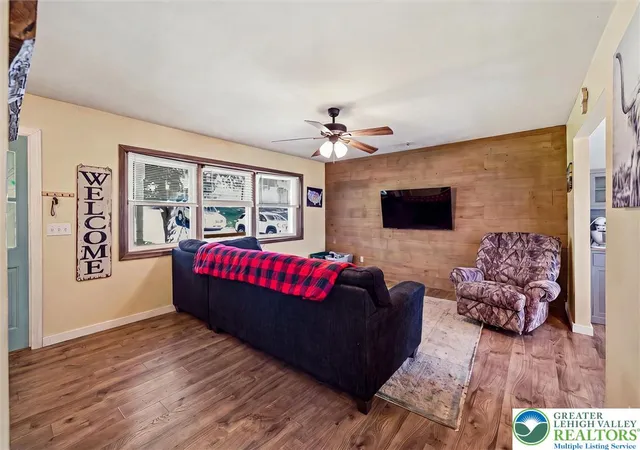Photo 2 of Single family home for sale at 413 Stony Brk Dr, Stroudsburg, PA 18360 | MLS# 784908 | Listing updated on 2026-09-21